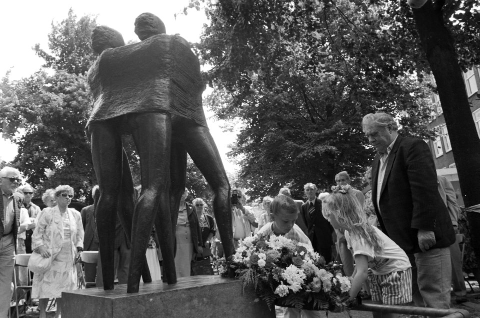 Herdenking van het Jordaanoproer bij het monument op de Noordermarkt te Amsterda, Bestanddeelnr 934-4797