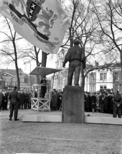 Herdenking februaristaking, burgemeester Van Hall tijde rede, Bestanddeelnr 912-1396