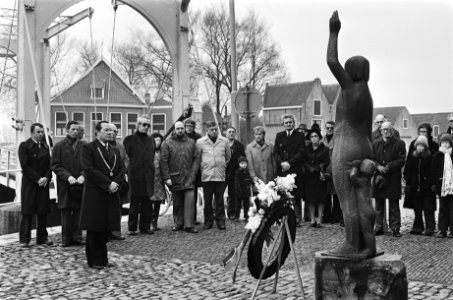 Herdenking watersnoodramp in Zeeland (1-12-1953) in Zierikzee bij Zuiderhavenpoo, Bestanddeelnr 929-5532