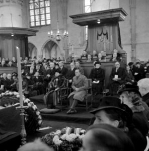 Herdenkingsdienst voor de verzetsstrijders in de St. Bavo in Haarlem in aanwezig, Bestanddeelnr 255-9132