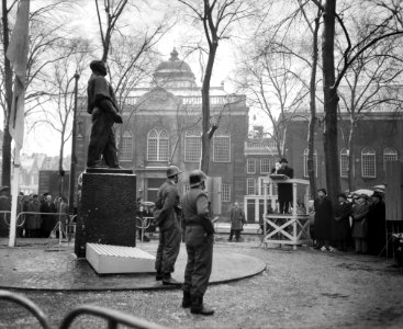 Herdenking februaristaking op J D Meyerplein te Amsterdam, Bestanddeelnr 909-3625