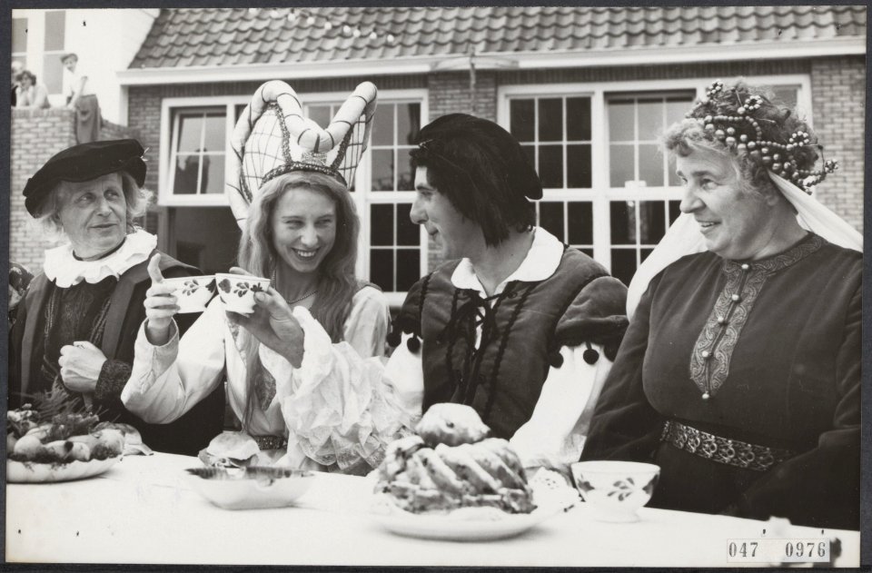 Herdenkingen, geschiedenis, kostuums, huwelijken, straatbeelden, Bestanddeelnr 047-0976