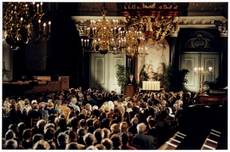 Herdenkingsbijeenkomst voor de slachtoffers van de vliegramp met de Dakota. De slachtoffers kwamen om het leven tijdens een uitstapje, toen het historische toestel waarmee ze terugvlogen van, NL-HlmNHA 54036434