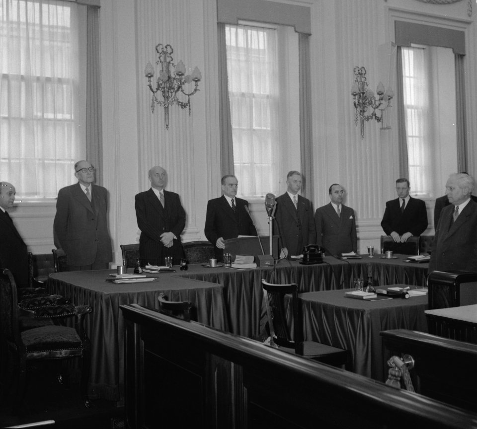 Herdenking minister Donker in Tweede Kamer door minister-president Drees, Bestanddeelnr 907-5792