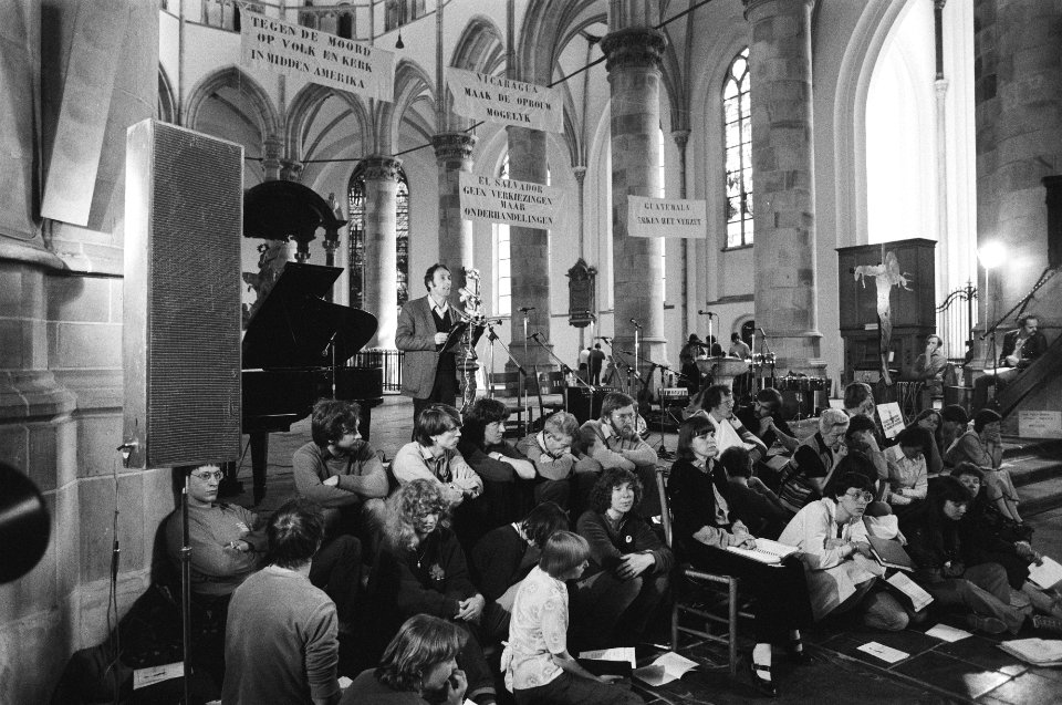 Herdenkingsbijeenkomst ter nagedachtenis van de in San Salvador vermoorde aartsb, Bestanddeelnr 932-0720