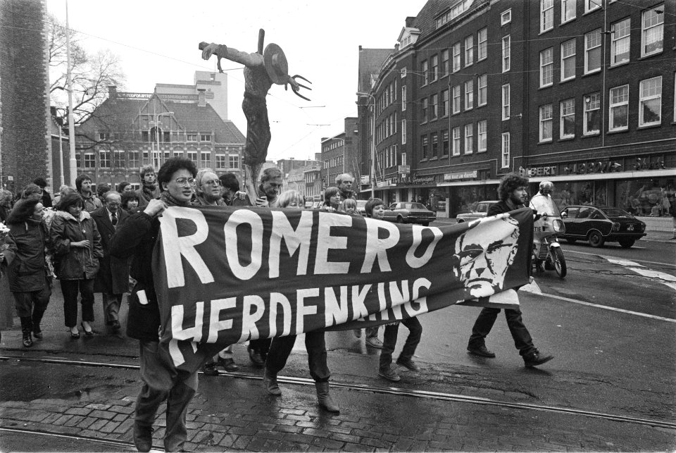 Herdenking vermoorde bisschop Romero ( El Salvador ) in Den Haag stille tocht , Bestanddeelnr 932-9102