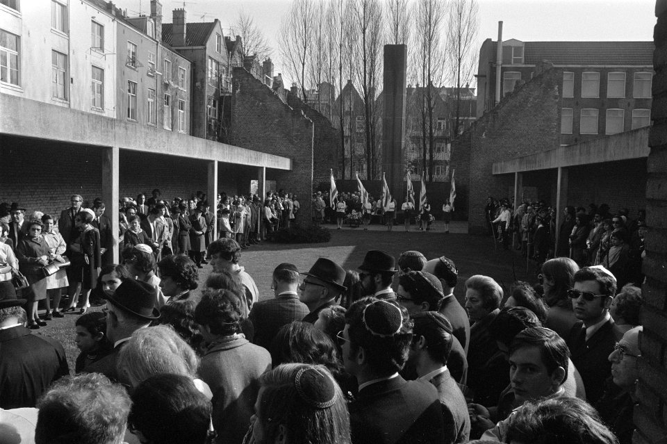 Herdenkingsplechtigheid in Hollandsche Schouwburg, Bestanddeelnr 923-4915