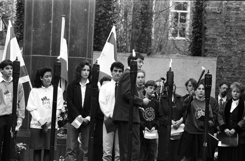 Herdenking Joodse Gemeenschap in de voormalige Hollandsche Schouwburg te Amsterd, Bestanddeelnr 934-4468