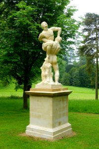 Hercules and Antaeus - Stowe Gardens - Buckinghamshire, England - DSC07962