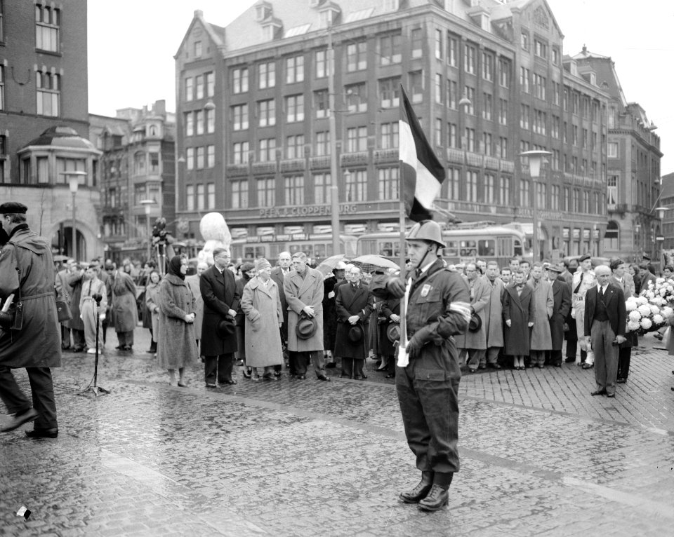 Herdenking Hongaarse opstand bij het Nationale Monument op de Dam in aanwezighei, Bestanddeelnr 909-0791