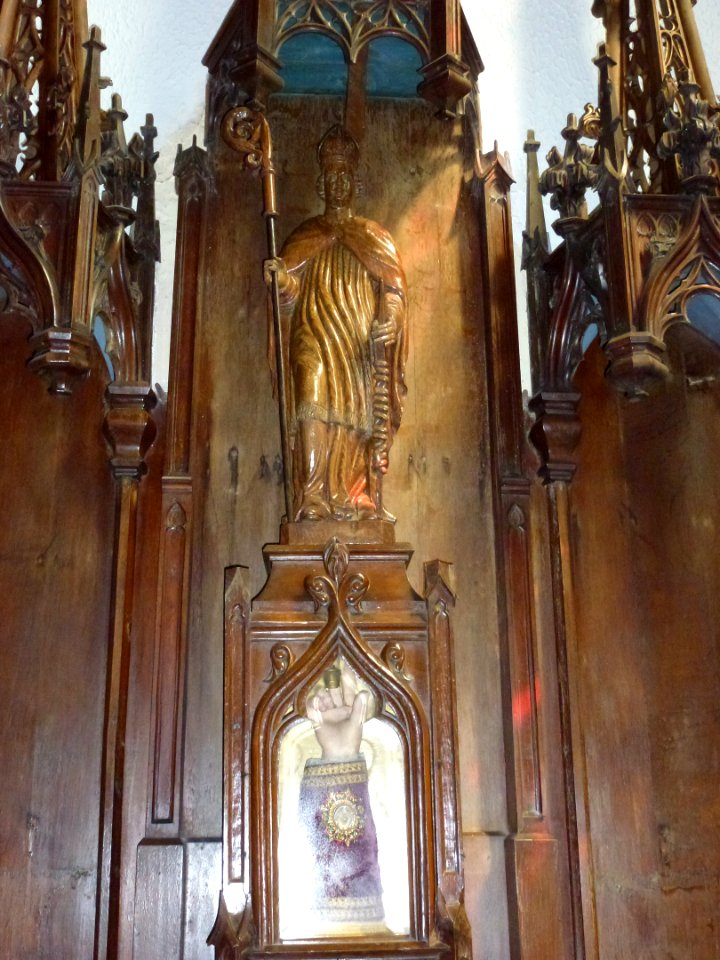 Herbinghen (Pas-de-Calais) église, reliqaire et statue
