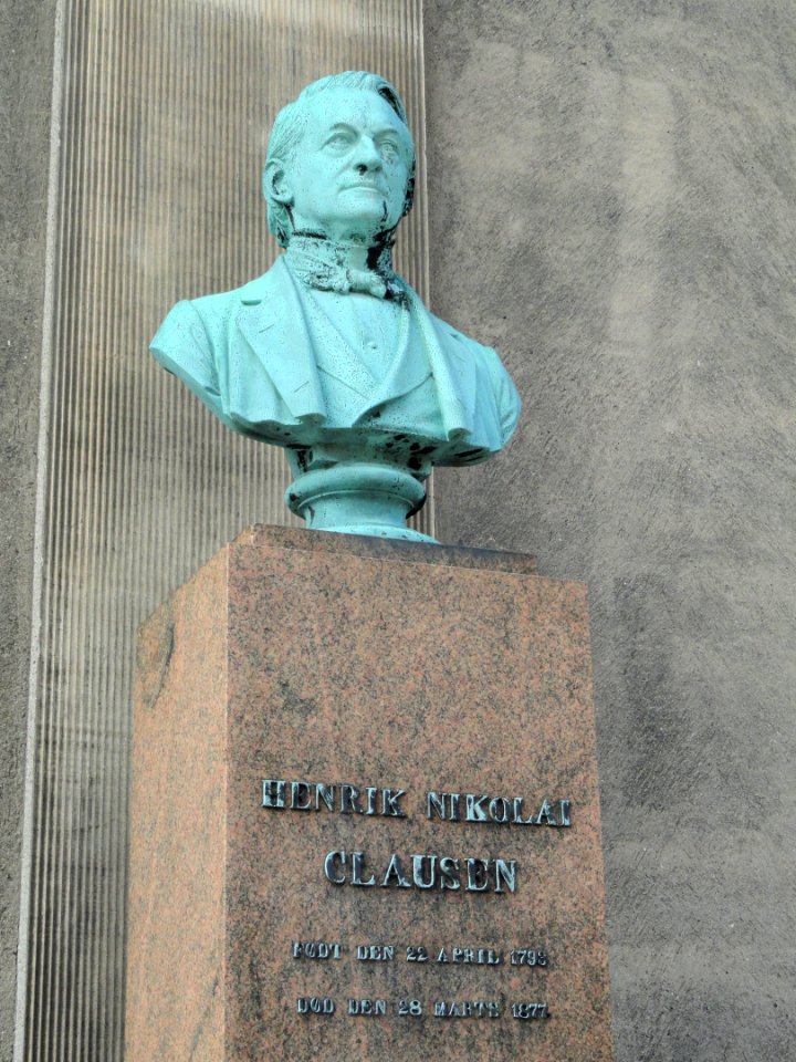 Henrik Nicolai Clausen - Frue Plads, Copenhagen - DSC08349