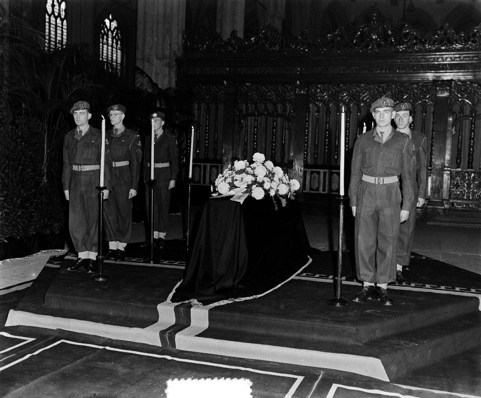Herdenking gevallenen in Nieuwe Kerk , Amsterdam, Bestanddeelnr 906-0885