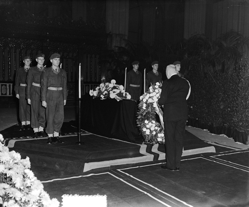 Herdenking gevallenen in Nieuwe Kerk , Amsterdam, Bestanddeelnr 906-0888