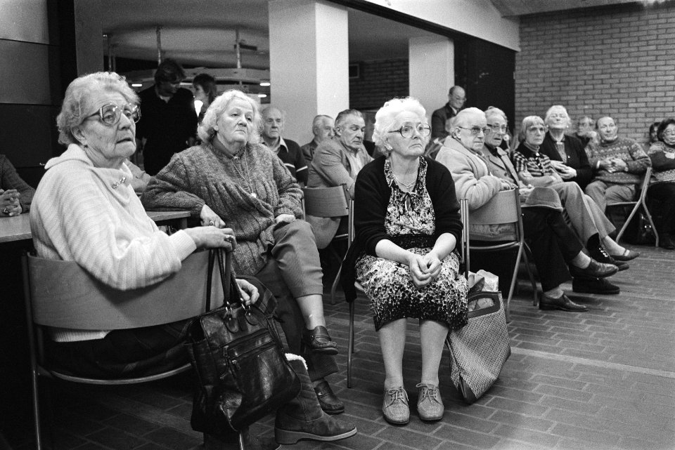 Herdenkingsbijeenkomst in het Bolshuis ter gelegenheid van het Jordaanoproer 50…, Bestanddeelnr 932-8934