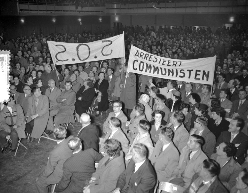 Herdenkingsavond Eindhoven, nav Hongaarse Opstand Spandoeken SOS en Ar, Bestanddeelnr 908-1264