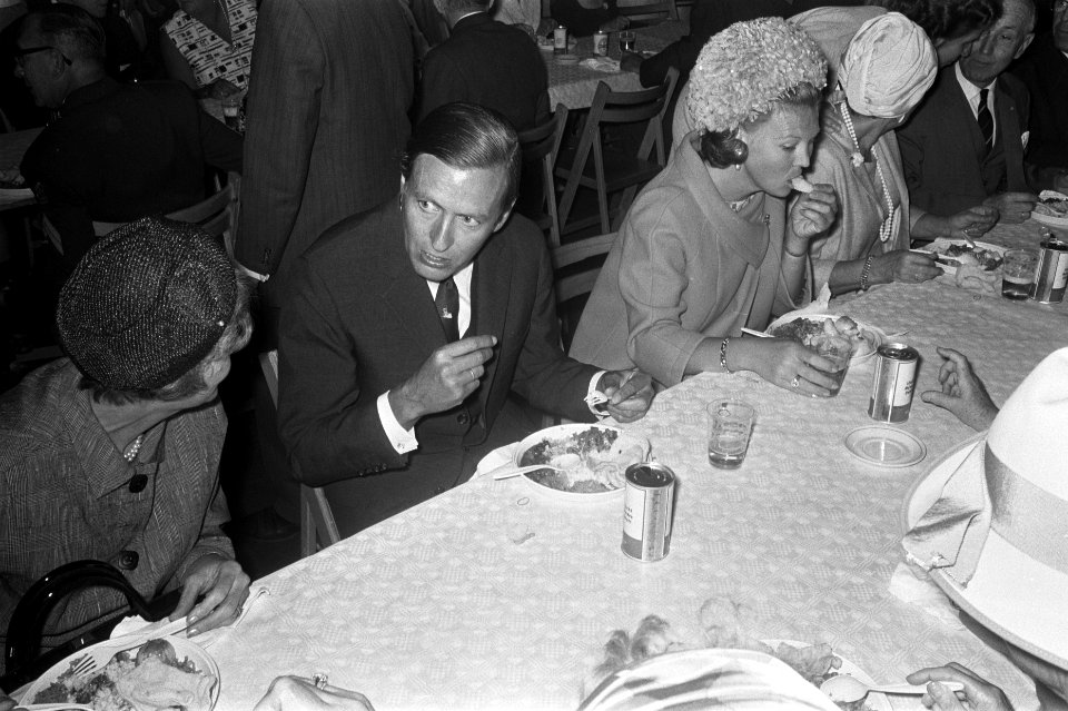Herdenking t.g.v. beeindiging oorlog 25 jaar Z-O-Azie, in Congresgebouw Den Haag, Bestanddeelnr 923-7550