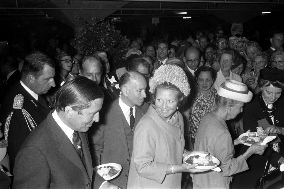 Herdenking t.g.v. beeindiging oorlog 25 jaar Z-O-Azie, in Congresgebouw Den Haag, Bestanddeelnr 923-7547