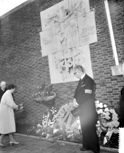 Herdenking bij dodencel 601 in het Oranjehotel, Bestanddeelnr 911-6586