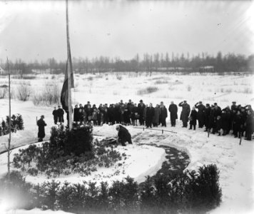 Herdenking bij het monument op de fusilladeplaats Rozenoord te Amsterdam, Bestanddeelnr 902-0661