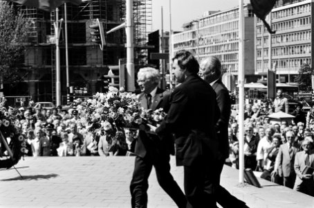 Herdenking bombardement op Rotterdam 14-05-1940 zeven burgemeesters Europese st, Bestanddeelnr 930-8276