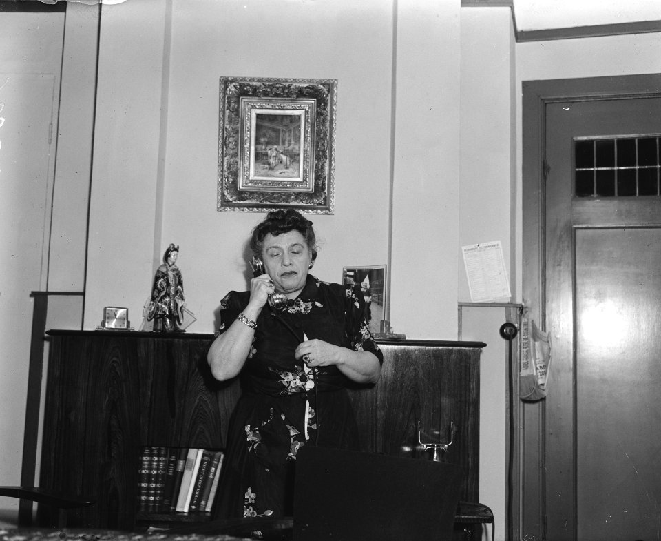 Henriette Davids aan de telefoon, Bestanddeelnr 902-5826
