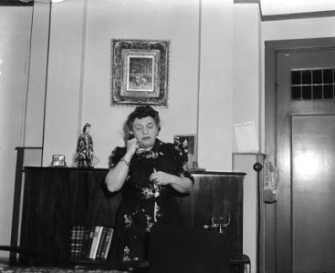 Henriette Davids aan de telefoon, Bestanddeelnr 902-5826