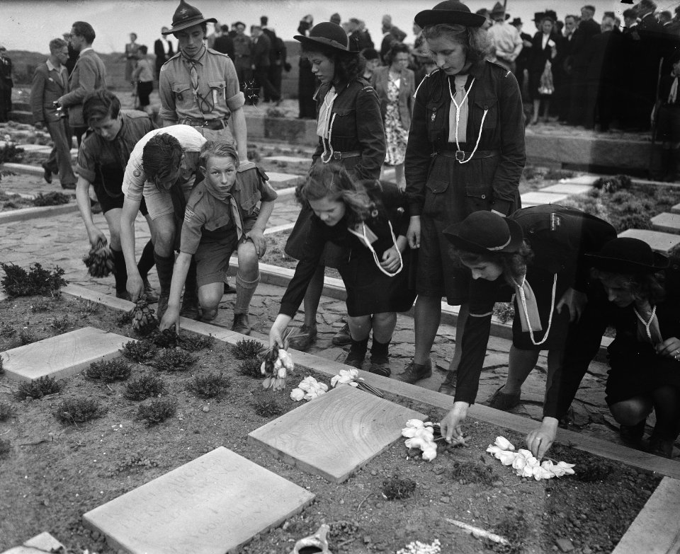 Herdenking erebegraafplaats Bloemendaal, Bestanddeelnr 902-1568