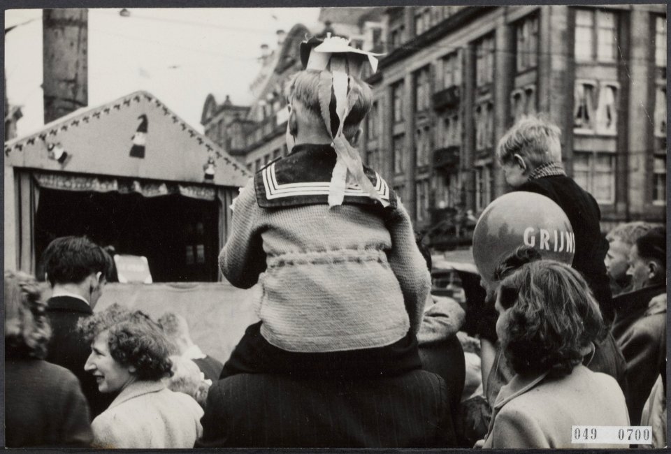 Herdenkingen, bevrijdingen, festiviteiten, poppenkast, kinderen, Bestanddeelnr 049-0700