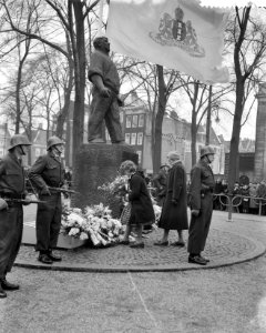 Herdenking februaristaking te Amsterdam, leerlingen van de Openbare Nijverheidss, Bestanddeelnr 911-0512