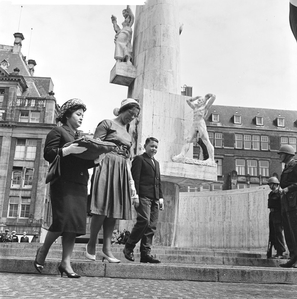Herdenking Wereld Veteranen Federatie op de Dam, lamp van Broederschap wordt doo, Bestanddeelnr 914-0540