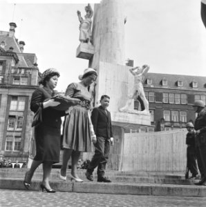 Herdenking Wereld Veteranen Federatie op de Dam, lamp van Broederschap wordt doo, Bestanddeelnr 914-0540
