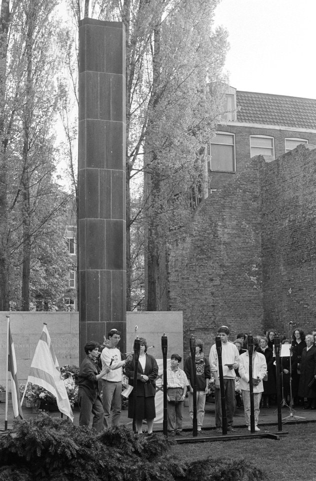 Herdenking Joodse slachtoffers Tweede Wereldoorlog in Hollandse Schouwburg in Am, Bestanddeelnr 933-6492