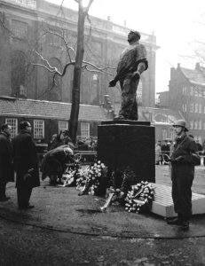 Herdenking februaristaking op J D Meyerplein te Amsterdam, Bestanddeelnr 909-3628