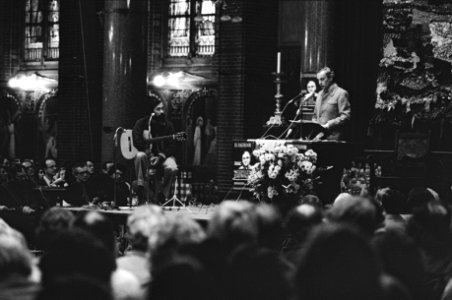 Herdenking in Dominicuskerk in A'dam dat jaar geleden Bisschop Romero , voor Rechter mensenrecht in El Salvador werd vermoord,, Bestanddeelnr 931-4015