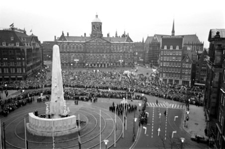 Herdenking bij Nationaal Monument . Overzicht van de Dam vanaf Kras om 8 uur s a, Bestanddeelnr 921-3183