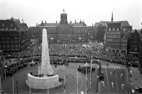 Herdenking bij Nationaal Monument . Overzicht van de Dam vanaf Kras om 8 uur s a, Bestanddeelnr 921-3184