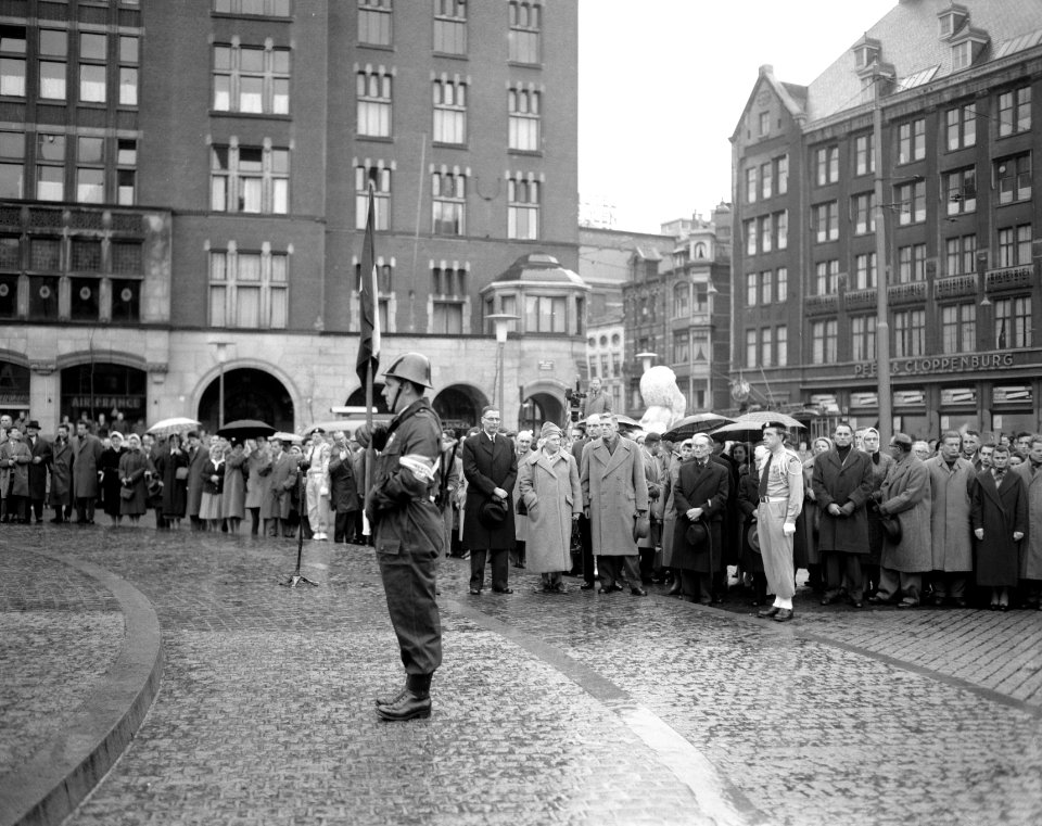 Herdenking Hongaarse opstand bij het Nationale Monument op de Dam in aanwezighei, Bestanddeelnr 909-0793