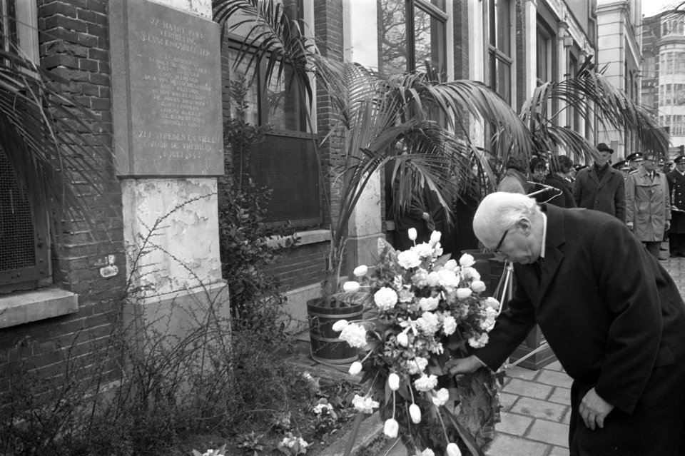 Herdenking overval op bevolkingsregister (dertig jaar geleden) in Amsterdam, Bur, Bestanddeelnr 926-3026