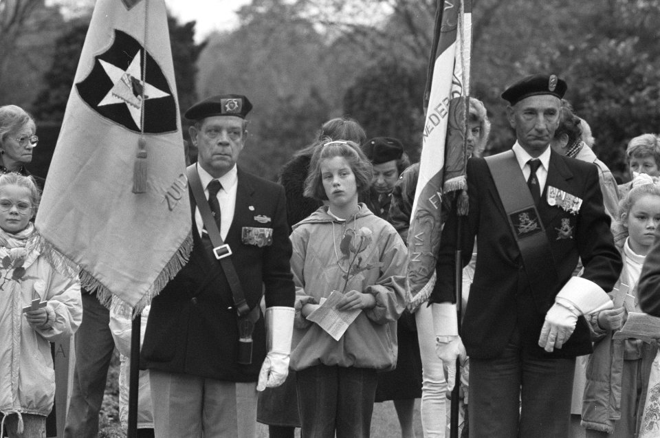 Herdenking Royal Air Forces Association op Nieuwe Oosterbegraafplaats Amsterdam, Bestanddeelnr 934-3558