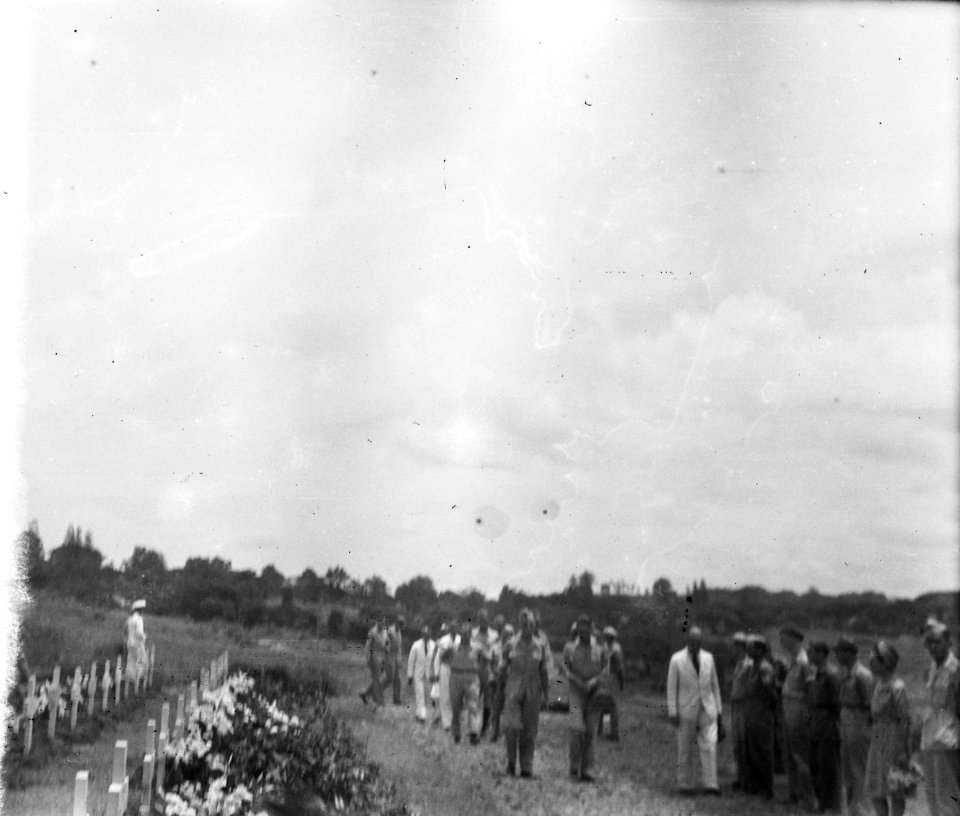 Herdenking op het Ereveld Tillemaplein te Semarang. Aankomst commandant kolonel , Bestanddeelnr 11167