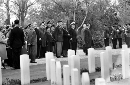 Herdenking op Nieuwe Oosterbegraafplaats, onder andere mevrouw Wijsmuller en Bur, Bestanddeelnr 919-1091