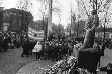Herdenking Februaristaking bij Dokwerker op J. D. Meijerplein in Amsterdam, Bestanddeelnr 933-9036