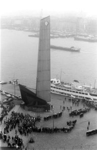Herdenking gevallenen Koopvaardij en Koninklijke Marine bij Nationaal Monument , Bestanddeelnr 921-3193