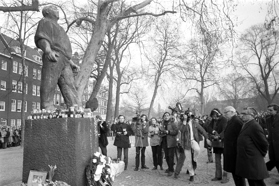 Herdenking februaristaking kranslegging, Bestanddeelnr 925-4114