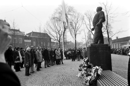 Herdenking februaristaking in Amsterdam overzicht herdenking bij Dokwerker, Bestanddeelnr 927-7758