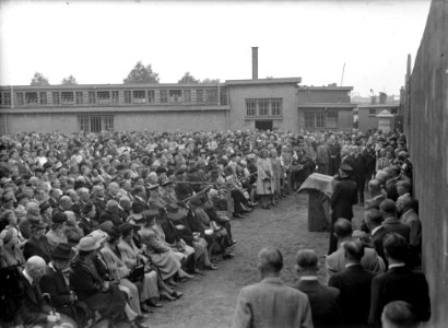 Herdenking Dodencel 601 Oranjehotel Scheveningen. G. Bos houdt herdenkingsrede., Bestanddeelnr 902-3392