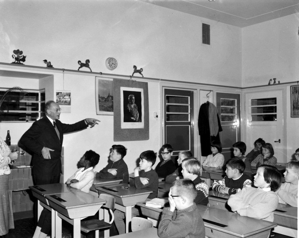 Herdenking prinses Wilhelmina op de scholen, op de Vondelschool, Bestanddeelnr 914-5844