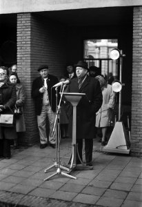 Herdenking opstand in Warschau in Hollandse Schouburg, spreker dr J Soetendorp, Bestanddeelnr 926-3599
