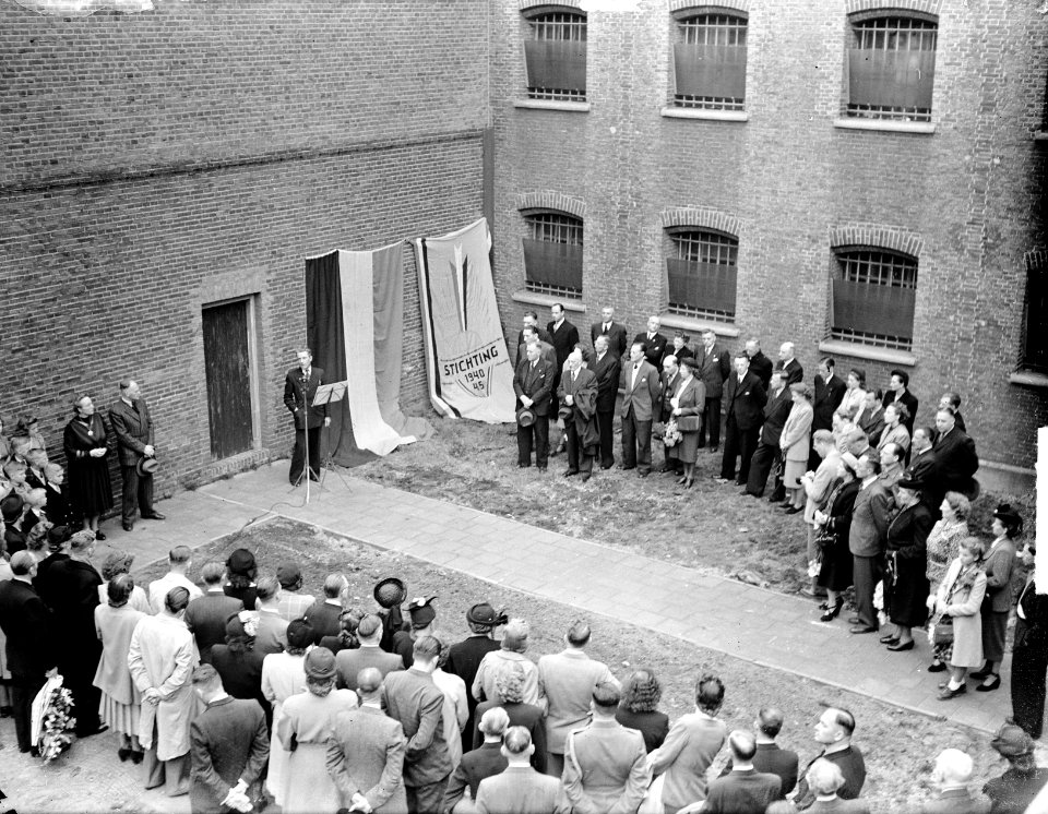 Herdenking op binnenplaats van Huis van Bewaring, Bestanddeelnr 903-3616